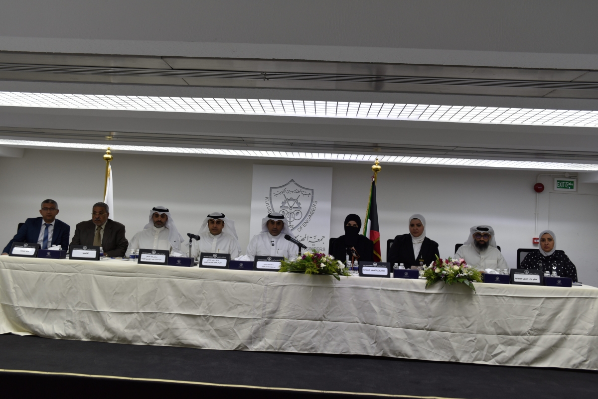 رئيس الجمعية يتوسط ممثلي وزارة الشؤون وأعضاء مجلس الإدارة