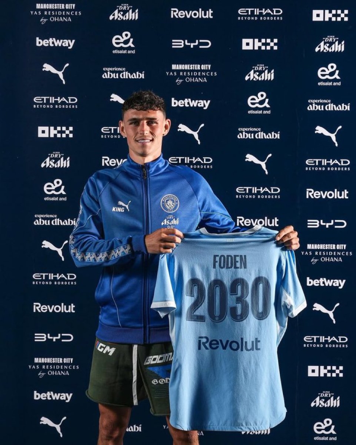 فيل فودن مدد العقد حتى 2030