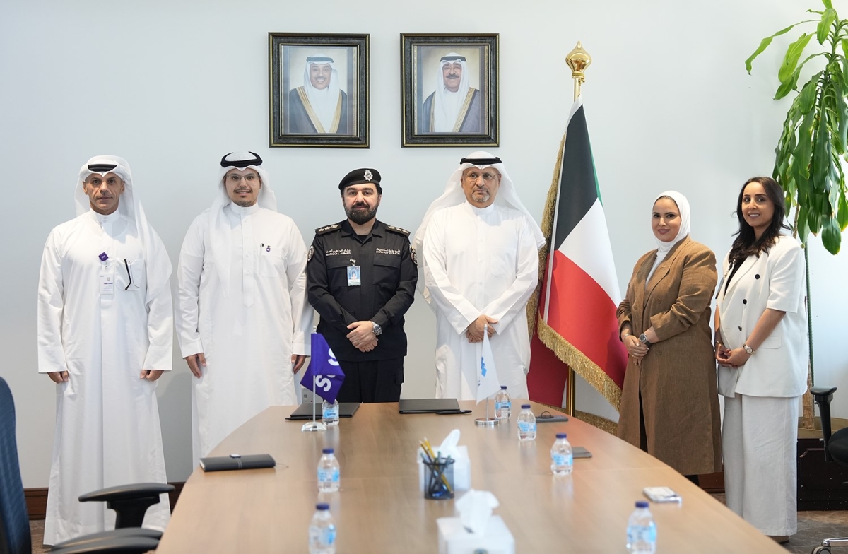 الوزير العمر والضراب وقياديو الوزراة والشركة 