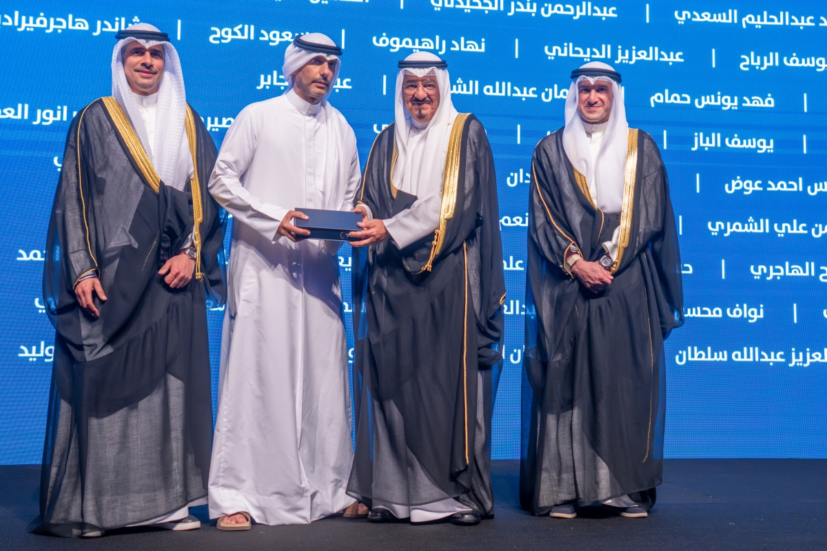العبدالله يكرّم خالد الغانم رئيس مجلس إدارة نادي الكويت الرياضي