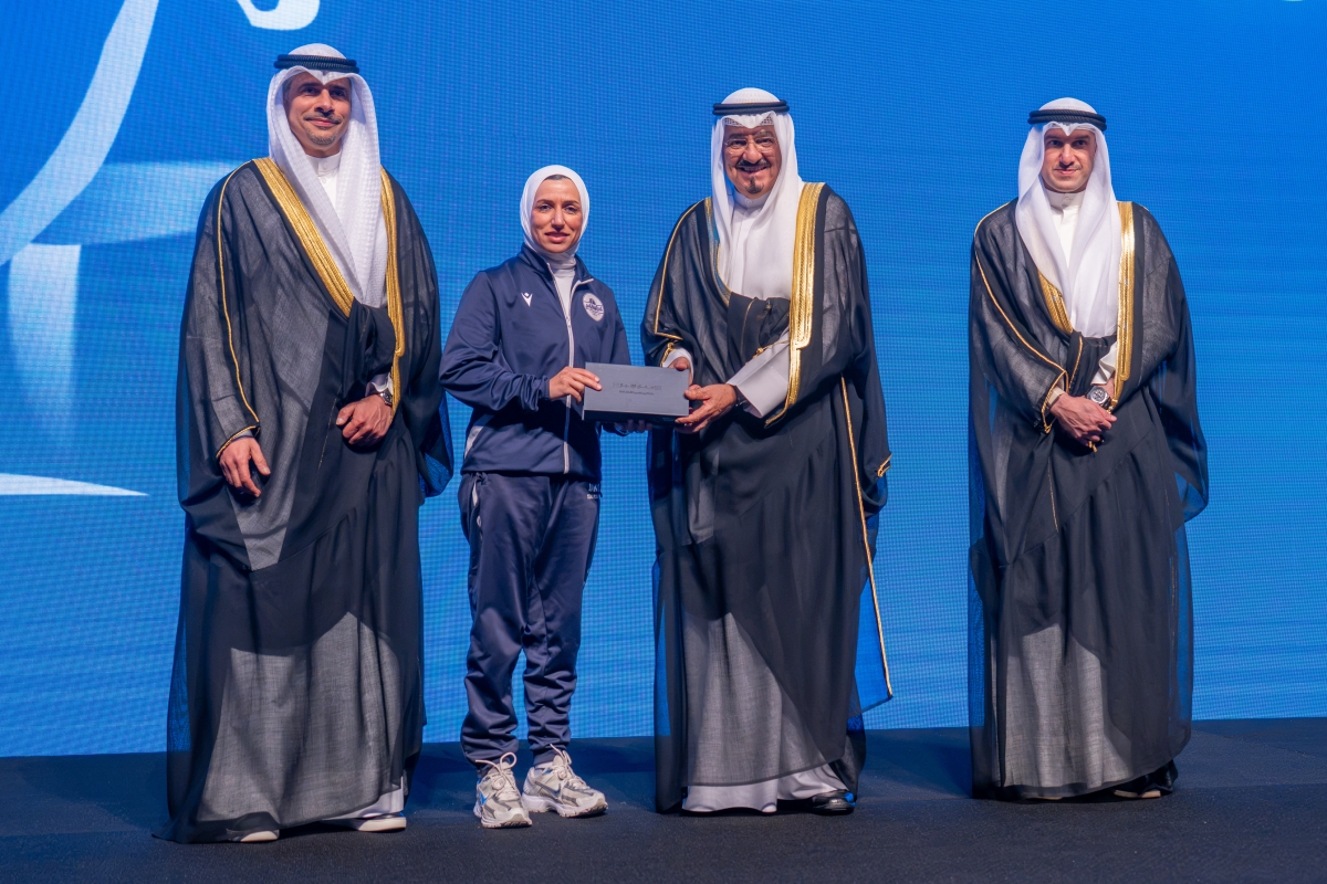 العبدالله يكرم البطلة إيمان الشماع