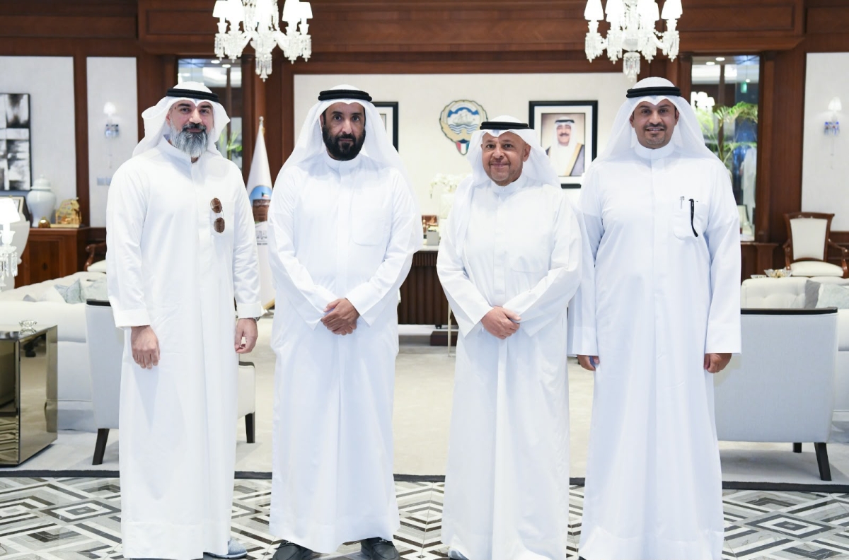 المحافظ مستقبلاً مسؤولي «الأشغال» و«الكهرباء»