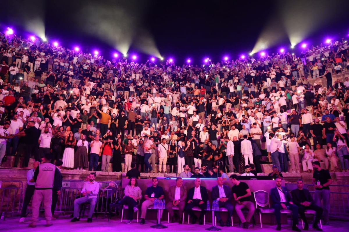 جمهور غفير تفاعل مع «سلطان الطرب»