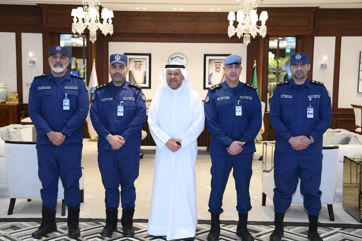 المحافظ مستقبلاً قيادات «وقاية الإطفاء»