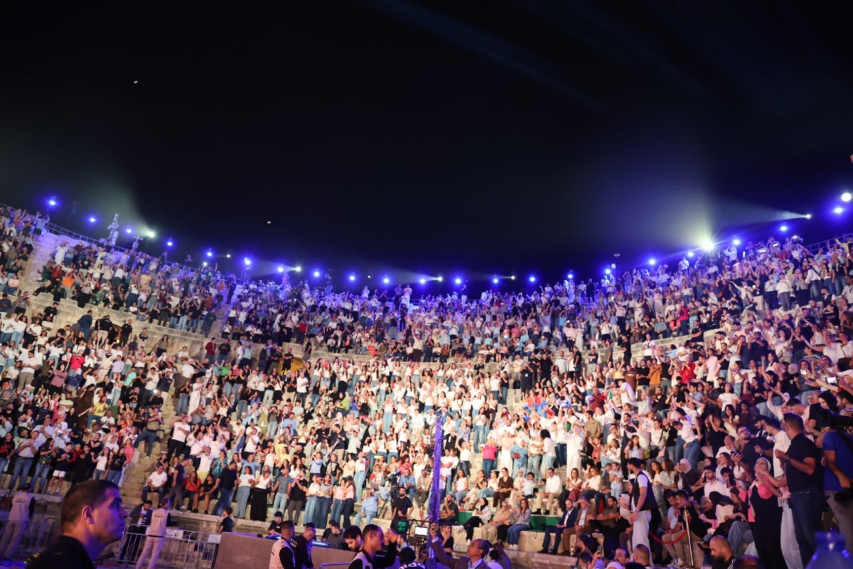جمهور غفير تفاعل مع الحفل