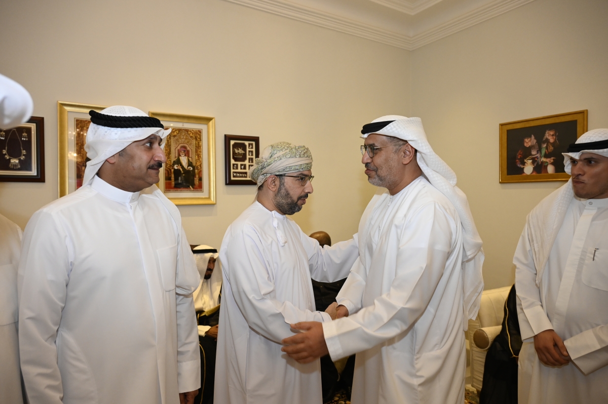 السفير الإماراتي مع الخروصي