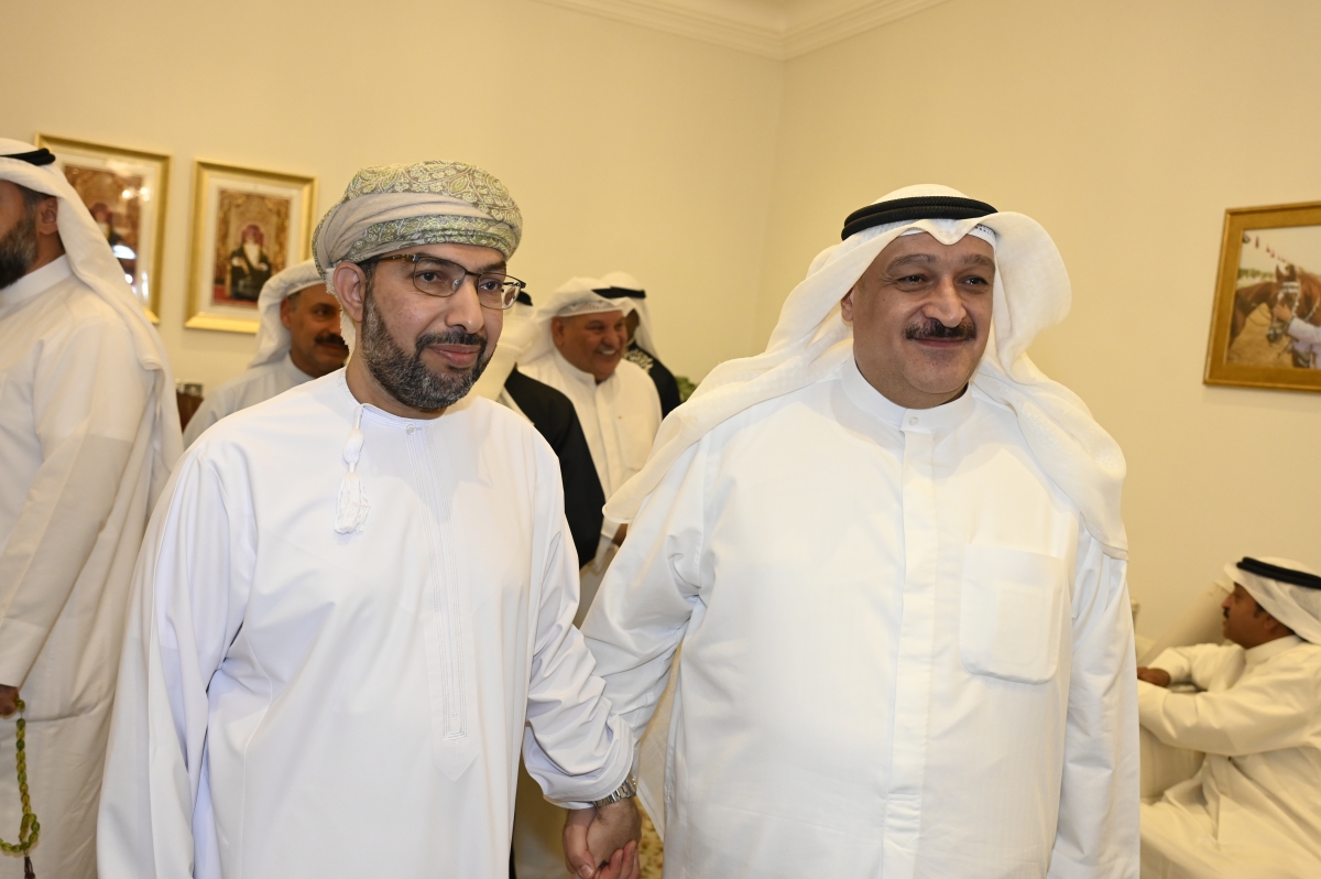وزير الصحة والسفير العُماني