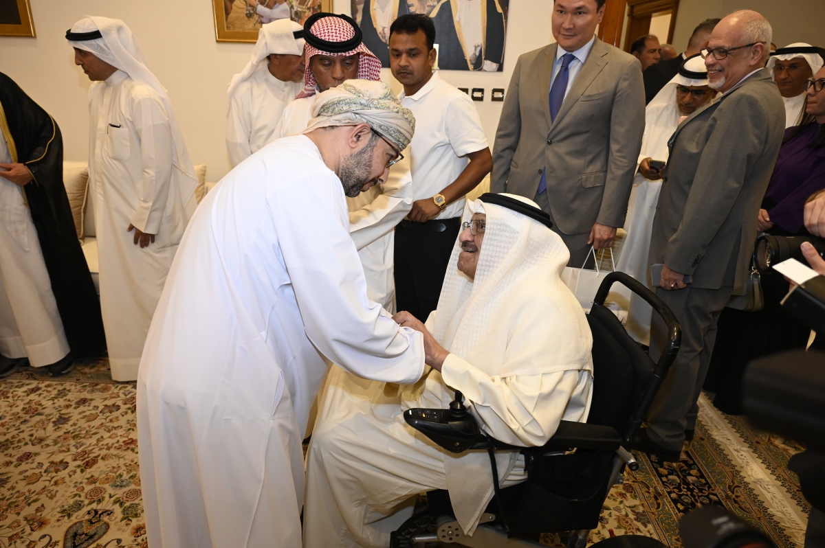 عادل الزواوي يودع السفير الخروصي