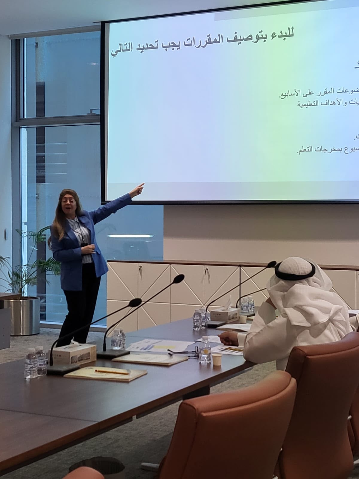 فاطمة معرفي خلال تقديم الورشة