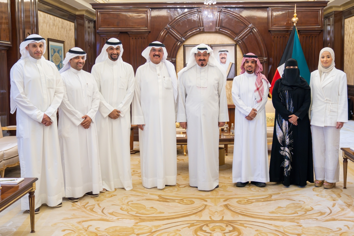 سمو رئيس الوزراء مستقبلاً مدير المركز الاقليمي للجودة والتميز في التعليم بمنظمة «اليونسكو»